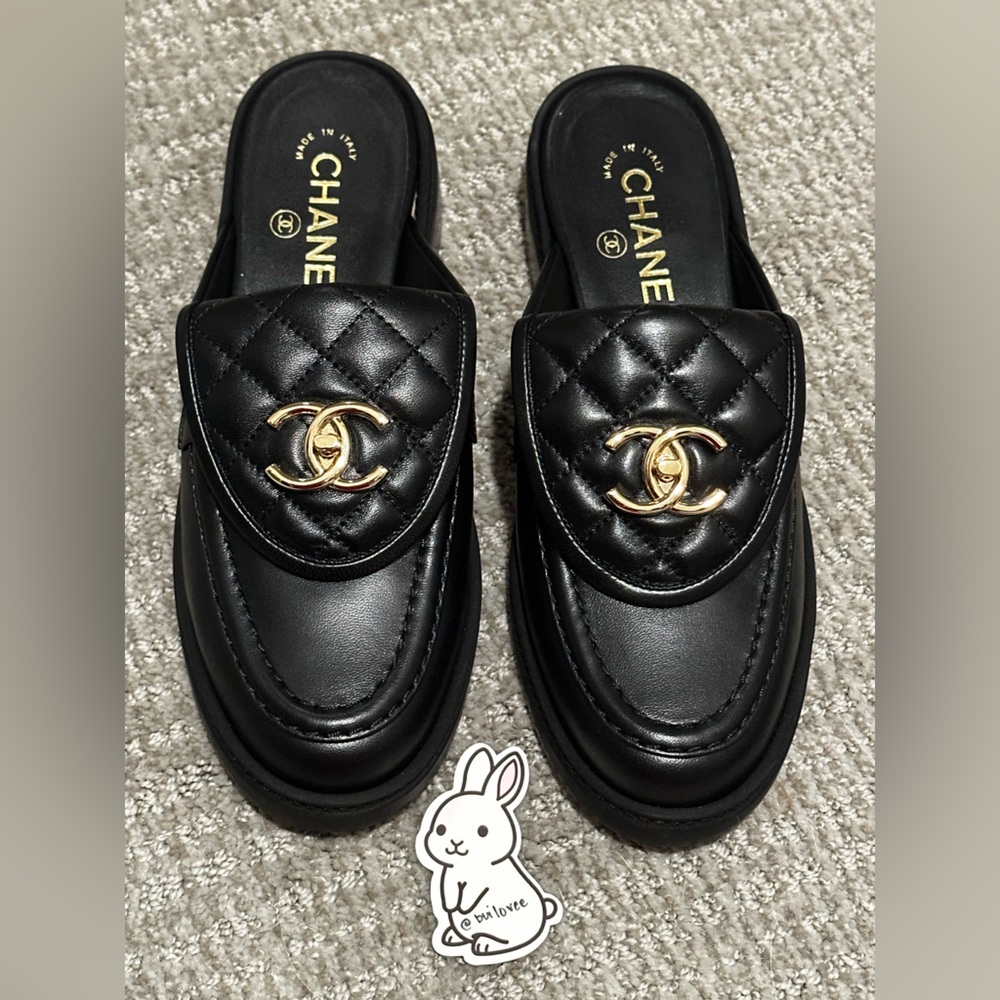 Chanel Shoes Loafers Black Quilted 25C Turnlock Mules Slides 37.5C EU NIB - Picture 5 of 11